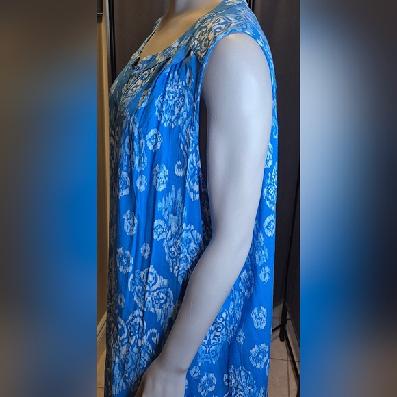 Women's Blue and White Floral Shirt Dress - Picture 9 of 16